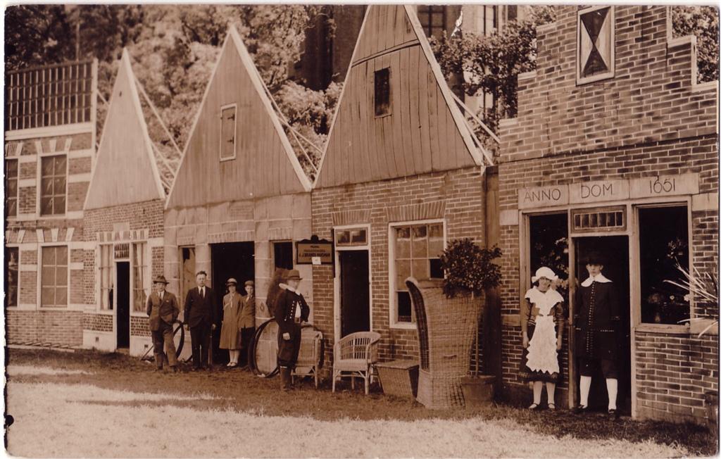 onbekend107, nepgevels ter gelenheid herdenkingsfeest? Ca. 1910